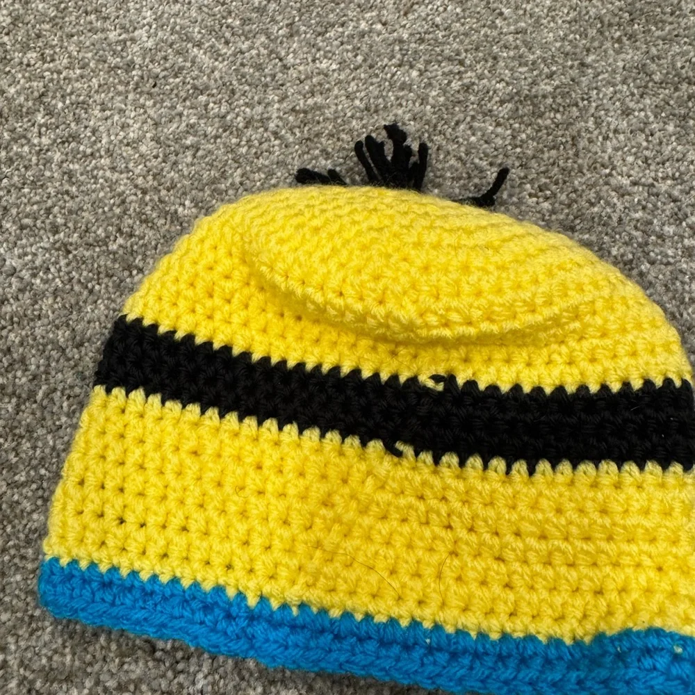 Kids Crochet Character Beanie Hat Minion - Picture 2 of 2